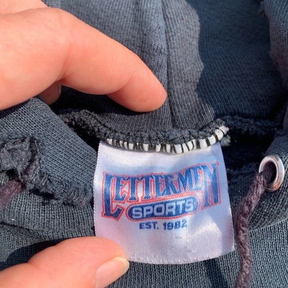 💛 Vintage 90s Lettermen Sports Tigers Soccer Black Hoodie Size Large Thrashed - Picture 10 of 10